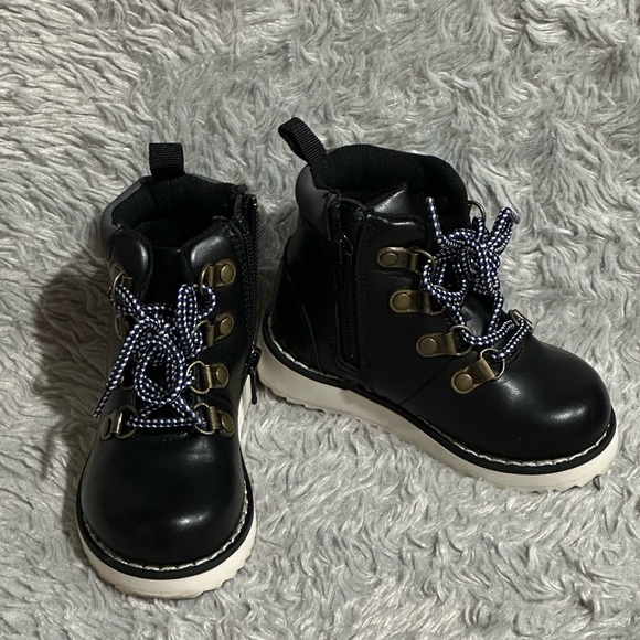 Baby GAP Black Boots, Size 6 - Picture 10 of 12
